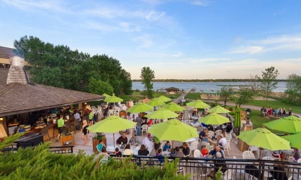 Deck Bar & Grill