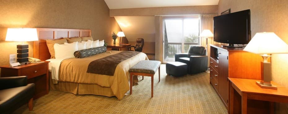 Guest Rooms & Suites